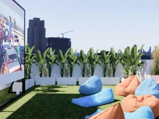 Комплекс сервисных апартаментов Izzzi Life с бассейном и коворкингом, JVC, Дубай, ОАЭ