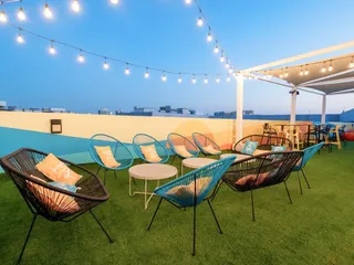 Комплекс сервисных апартаментов Izzzi Life с бассейном и коворкингом, JVC, Дубай, ОАЭ