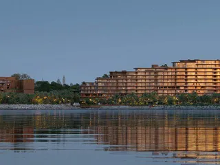 Новый комплекс вилл на берегу океана Jumeirah Asora Bay с бассейнами, оздоровительным центром и панорамными видами, La Mer, Дубай, ОАЭ