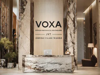 Новый комплекс меблированных апартаментов Voxa с бассейнами и мини-гольфом, JVT, Дубай, ОАЭ