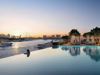 Новый жилой комплекс на берегу моря Aurea с инфинити-бассейном и детскими площадками, Mina Rashid, Дубай, ОАЭ