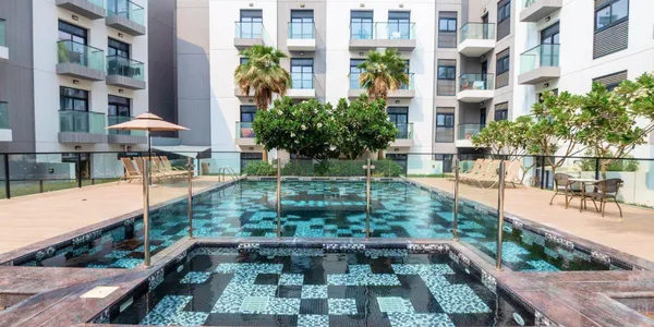 Комплекс сервисных апартаментов Izzzi Life с бассейном и коворкингом, JVC, Дубай, ОАЭ