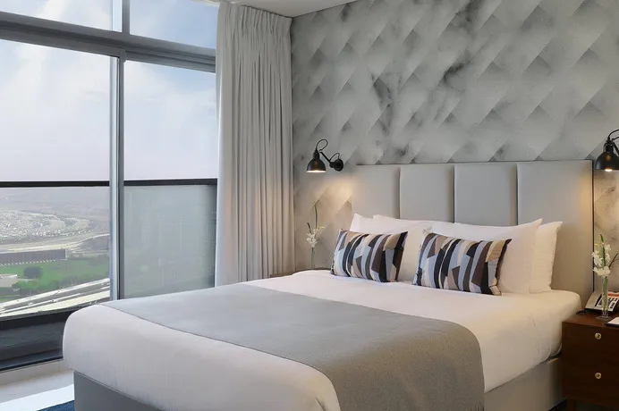 Новая резиденция Millennium Atria с отелем и торговым центром рядом с каналом и Даунтаун Дубай, Business Bay, Дубай, ОАЭ